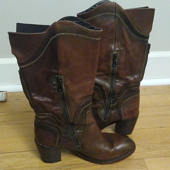 Pakros Brown Leather Boots - Picture 11 of 16